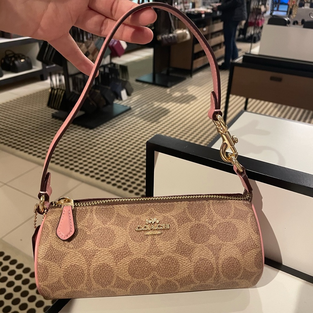 NWT！COACH NOLITA BARREL BAG IN COLORBLOCK SIGNATURE（COACH CY040）gift receipt